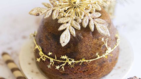 Le Christmas pudding, ce (lointain) cousin du panettone encore relativement méconnu en France. Le Christmas pudding, ce (lointain) cousin du panettone encore relativement méconnu en France.